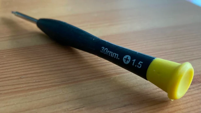 a plus head screwdriver labeled 30mm 1.5