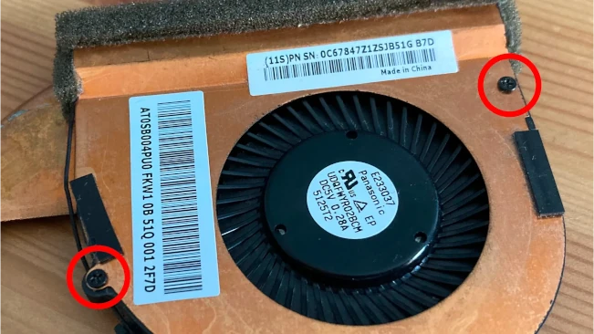 a diagram showing the screws to be removed to open the fan